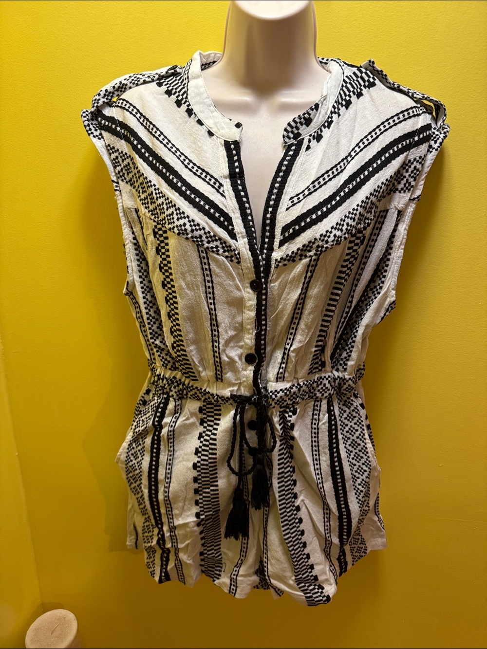 NWT Elan  printed romper size M.